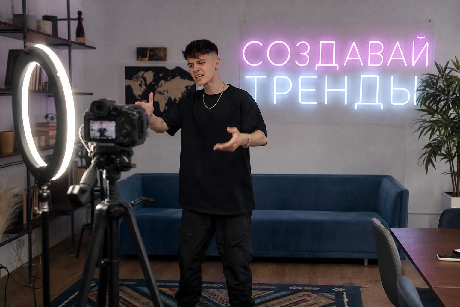 Почему современному артисту невозможно построить карьеру без соцсетей