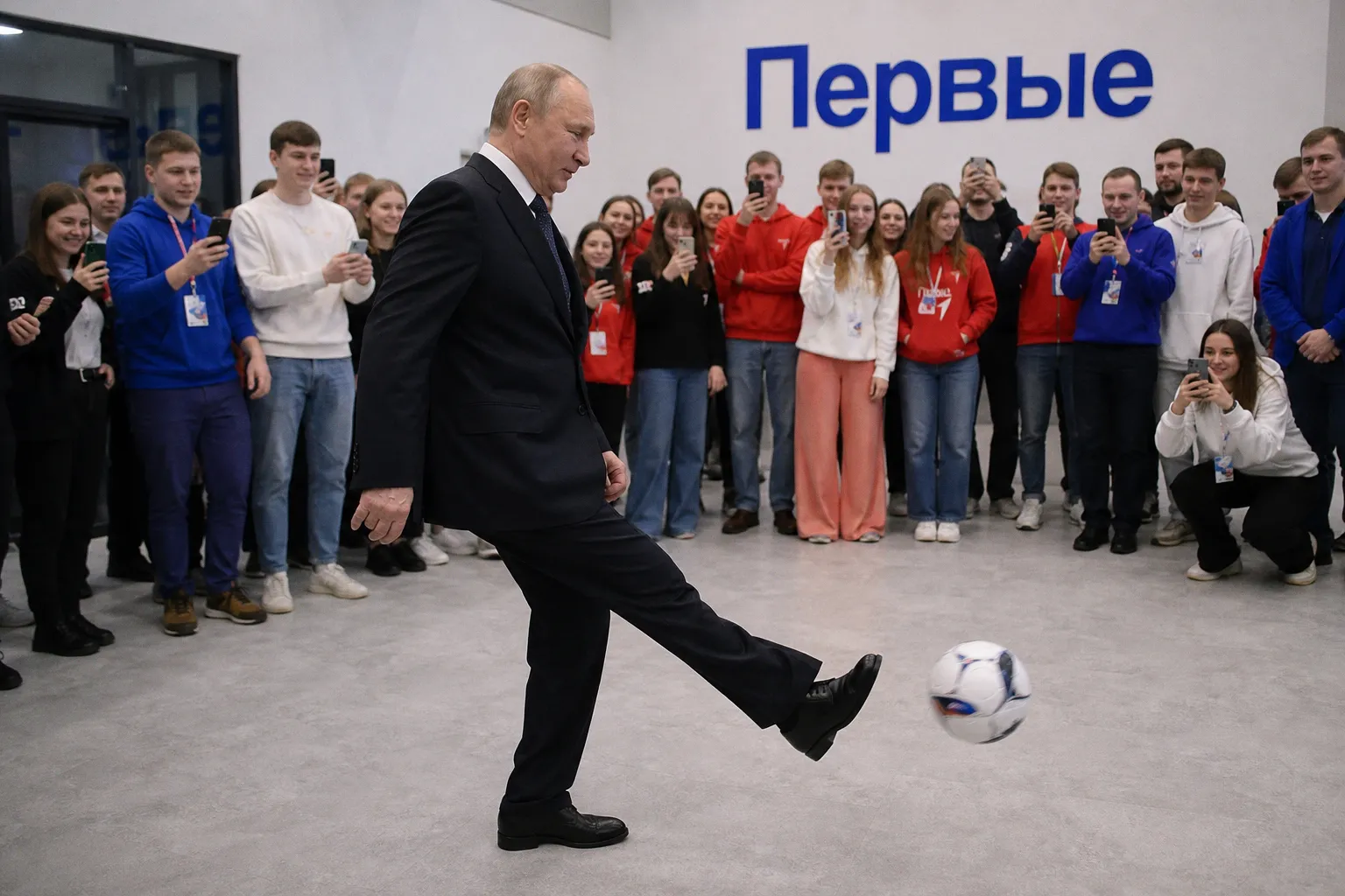 «Принимаю пас от Президента»: ролик с Путиным превратился во флешмоб