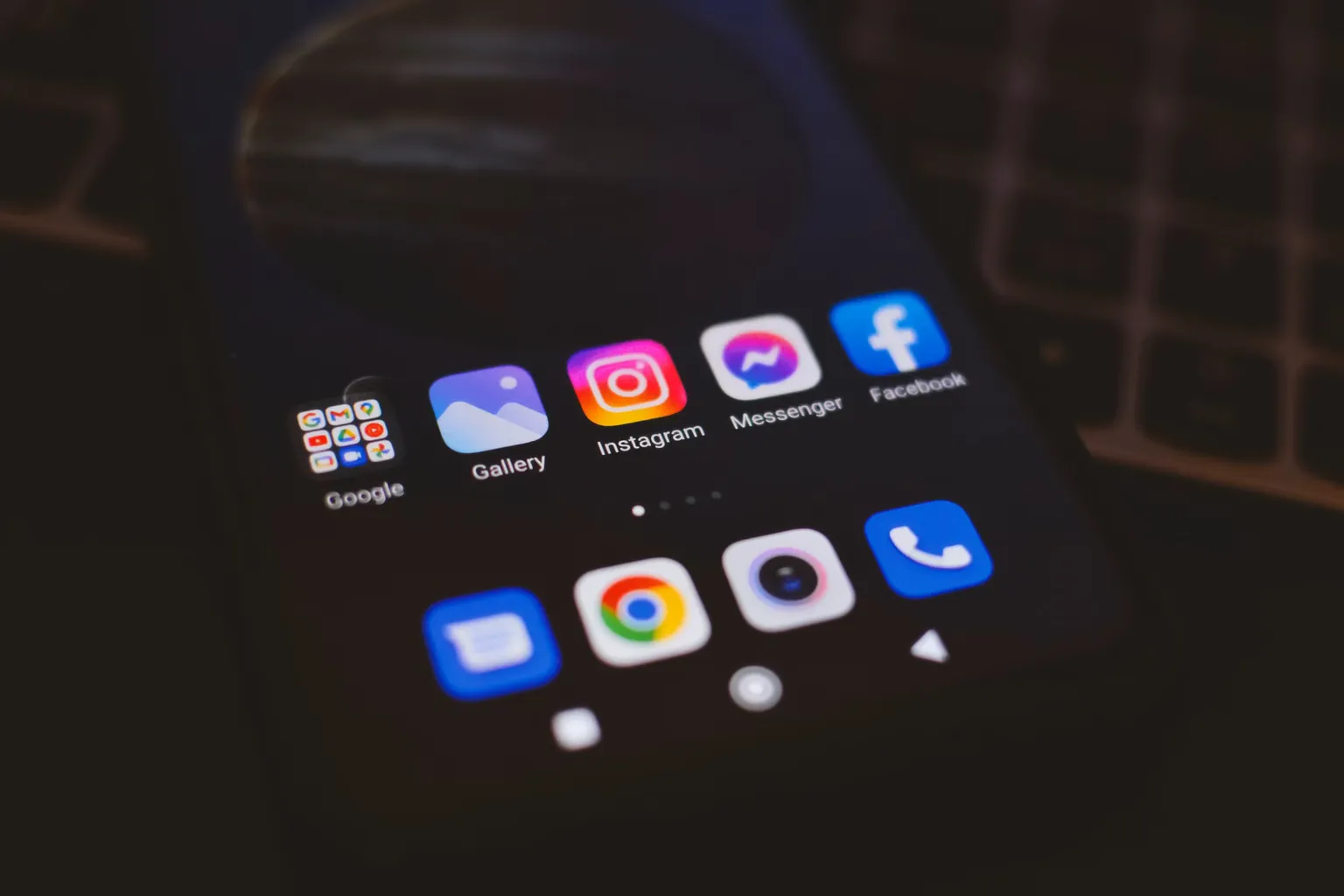 Топ вирусных форматов TikTok: пародийные документалки, списки покупок и жёлтый текст